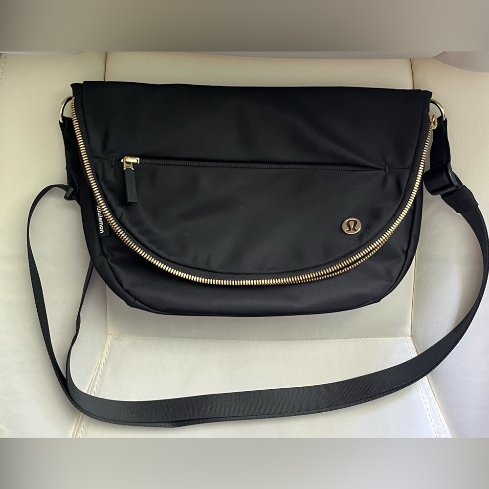 LULULEMON All Night Festival Bag 5L Black/Gold